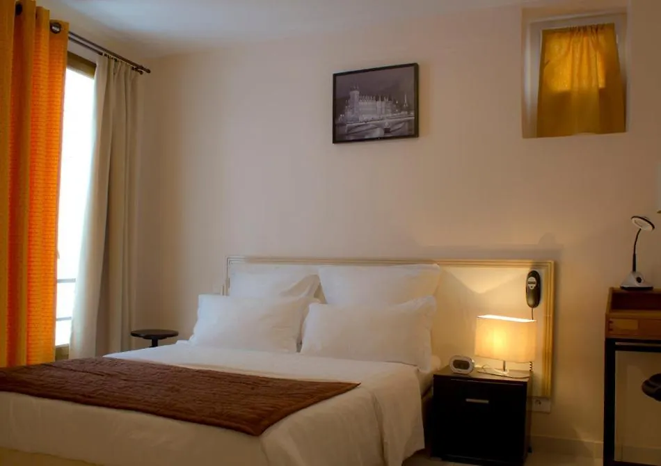 Lecluse Hotel 3*